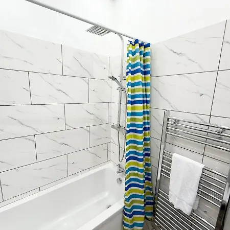 Newly Refurbished Lägenhet *