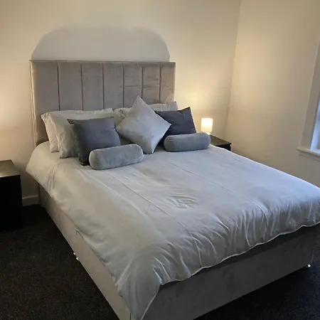 Modern And Stylish 3 Bedroom 2 Bathroom West End House With Free Wifi And Parking Villa