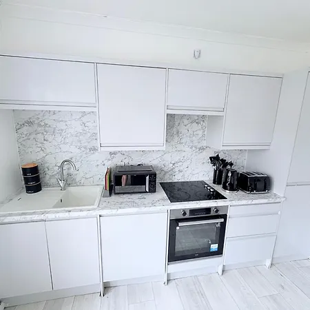 شقة Cozy 3 Bed Home, Free Parking 8 Min To Centre