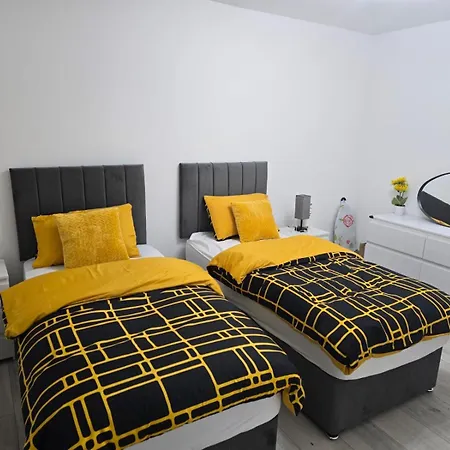 Cozy 3 Bed Home, Free Parking 8 Min To Centre * غلاسغو