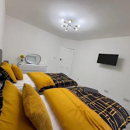 شقة Cozy 3 Bed Home, Free Parking 8 Min To Centre