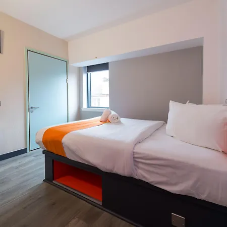 Easyhotel Hotell