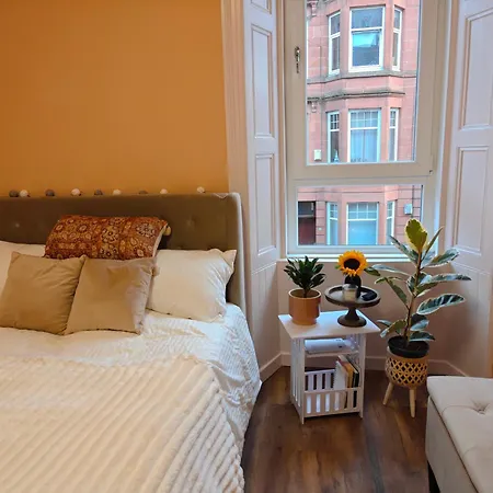 Newly Renovated West End Apartament