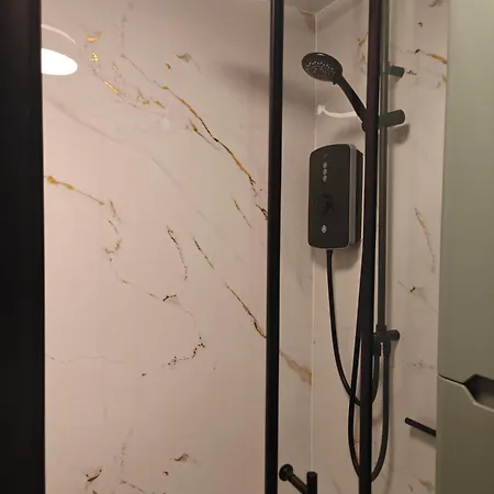 Apartament Newly Renovated West End