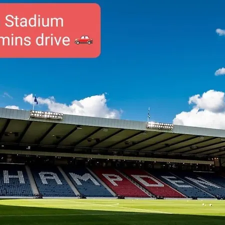 Apartament 2-bedroom Away From In Glasgows' East End With Free Parking *