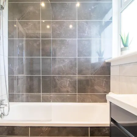 Bella House - 3 Bed House In *