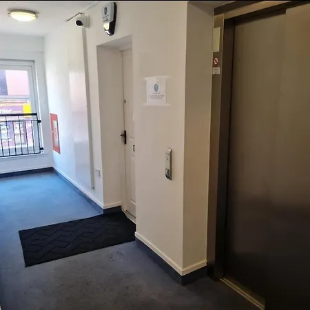 City, Celtic Park & Emirates Stadium Apartment, For Families Or Age Over 23