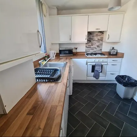 City, Celtic Park & Emirates Stadium Apartment, For Families Or Age Over 23 * Glasgow