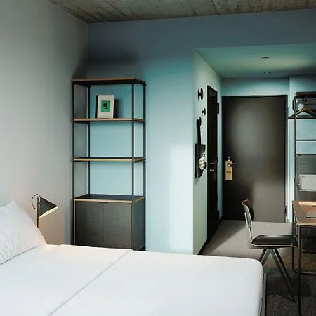 The Social Hub 4*
