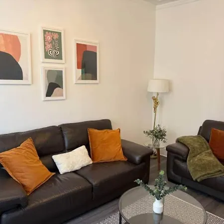 2br Flat With Parking Near And Parks Daire