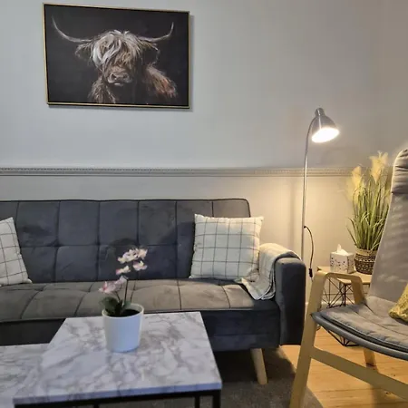 Modern In West End, Free Parking Apartment