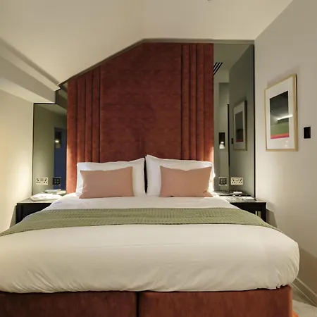 Отель The Wellington By Adina 4*