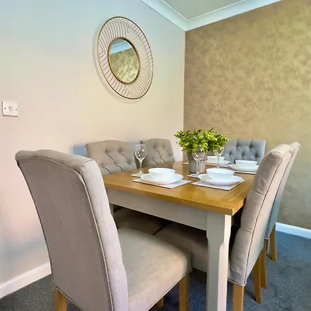 Stylish With Free Parking Near Town Glasgow