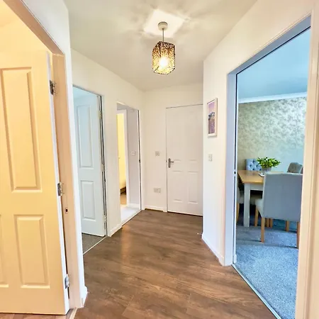 Stylish With Free Parking Near Town Apartmán *