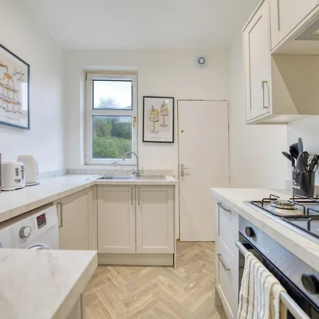 3br Flat Near Maryhill Park And West End With Parking