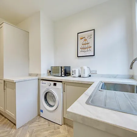 Apartament 3br Flat Near Maryhill Park And West End With Parking *