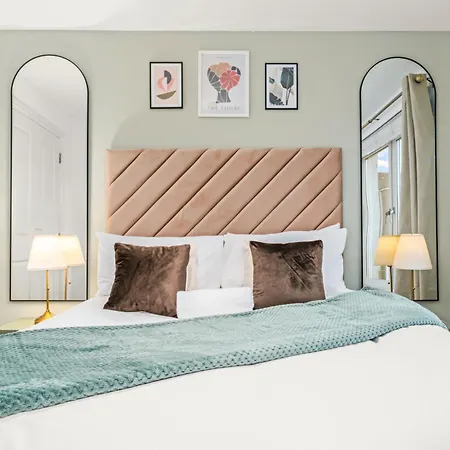 Urban Elegance - Spacious 5-bed In *