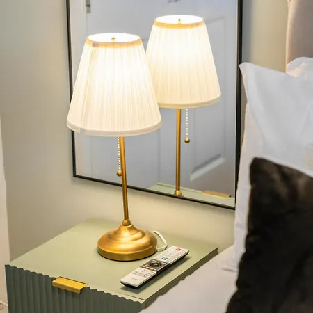 Urban Elegance - Spacious 5-bed In Hébergement de vacances