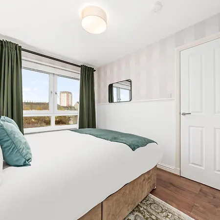Urban Elegance - Spacious 5-bed In Glasgow