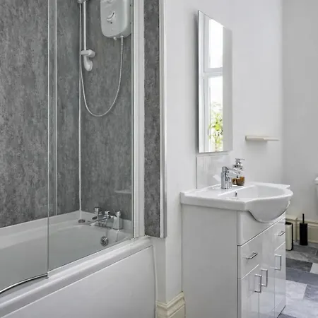 Group 4br Sleeps 11 Spacious With Parking Apartman *