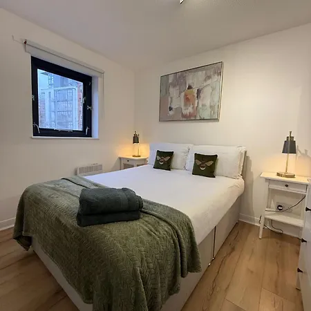 2br Sleeps 4 Albion Gate Centre With Parking