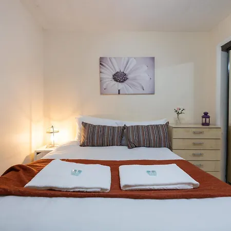 53 Dorset Street G3 7ag * Glasgow