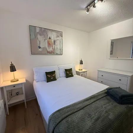 2br Sleeps 4 Albion Gate Centre With Parking *