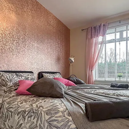Quite And New House, Commore Drive * Glasgow