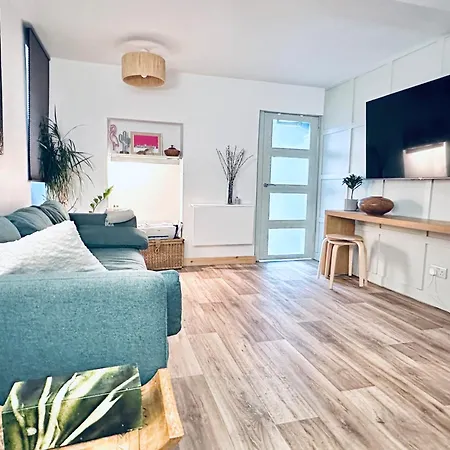 Daire Peaceful And Stylish Garden Flat Close To Transport And Centre *
