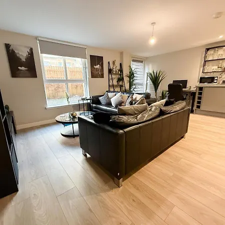 2-bed Flat In East End גלאזגו