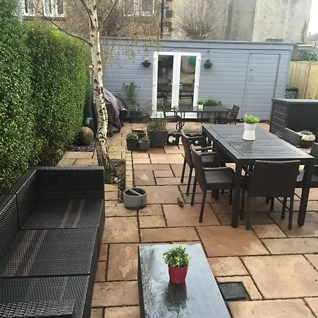 Peaceful And Stylish Garden Flat Close To Transport And Centre Lejlighed