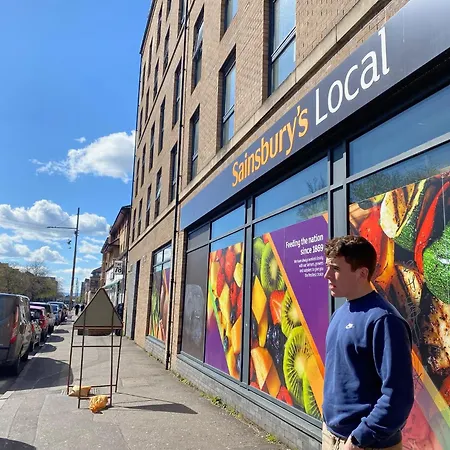 Modern 2 Bedroom Flat In Finnieston, With Private Parking Glasgow