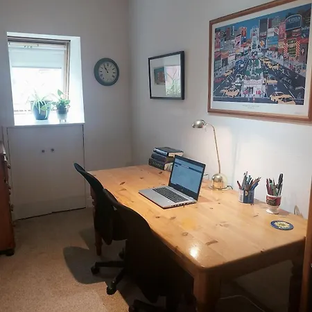 Beautiful Town House In Old Cathcart Village, Hébergement de vacances