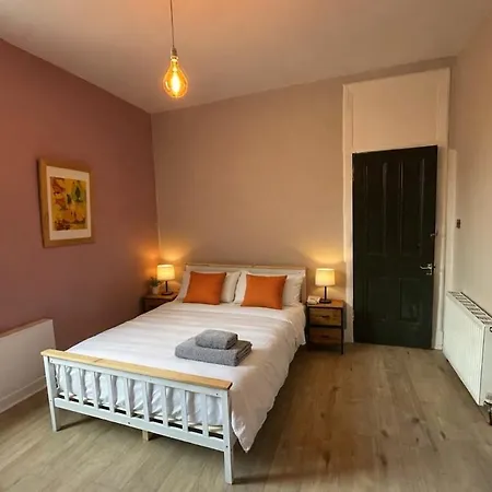 Contractors And Guests Grand 3 Bedroom Free Parking Fully Equipped Apartman Glasgow