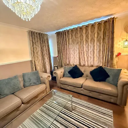 Appartement Likewise Modern Two Bedrooms For 4 In Area
