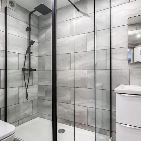 Modern Merchant 1 Bed With Free Parking דירה