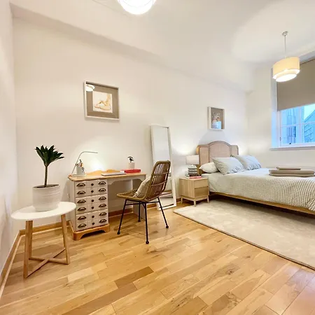 Luxury Historic City-centre Flat & Free Parking דירה *