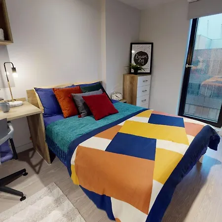 For Students Only - Elgin Place In Edinburgh