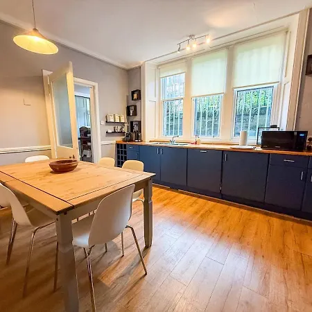 Spacious Three Storey West End - 3 Bedroom Appartamento *