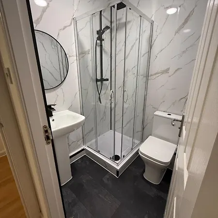 公寓 Modern 2 Bedroom Ground Floor Near Centre *