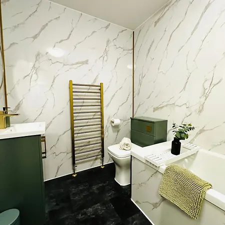 Modern 2 Bedroom Ground Floor Near Centre * 格拉斯哥