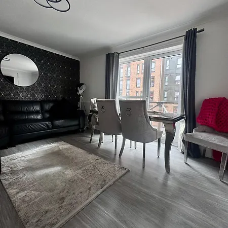 2 Bedroom At Secc Hydro Free Parking Apartment *