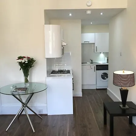 Trefoil - 2 Bedrooms Glasgow