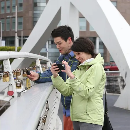 City Centre Flat With River Views And Parking Глазго