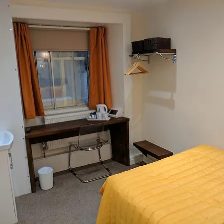 The Kelvin West End Guest house 2*