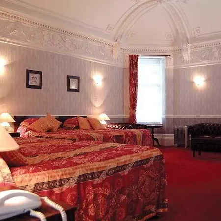 Albion 3* Glasgow