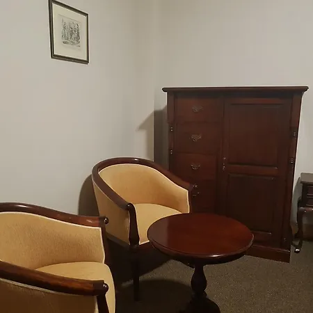 Crosshill House 4*