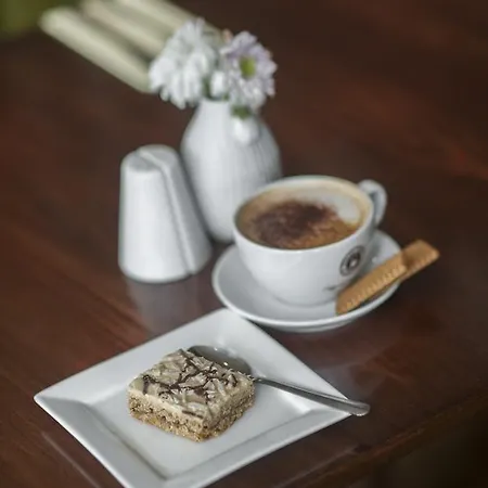 The Fullarton Park 2* Glasgow