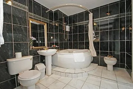 Clifton 3*