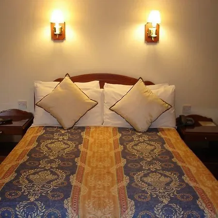 Kings Park Hotel 3*
